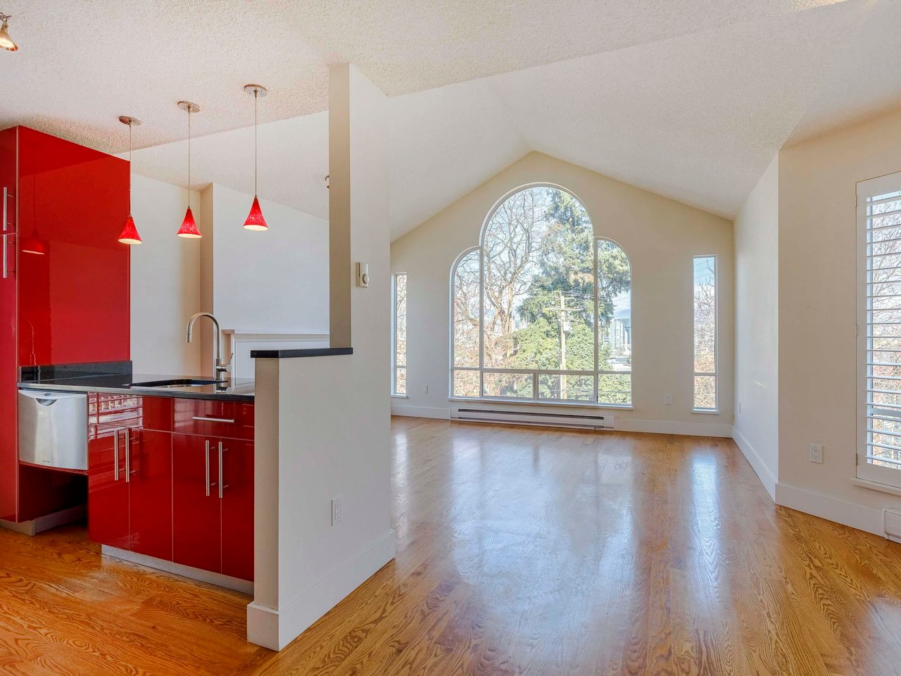 303-1100 W 7th Ave