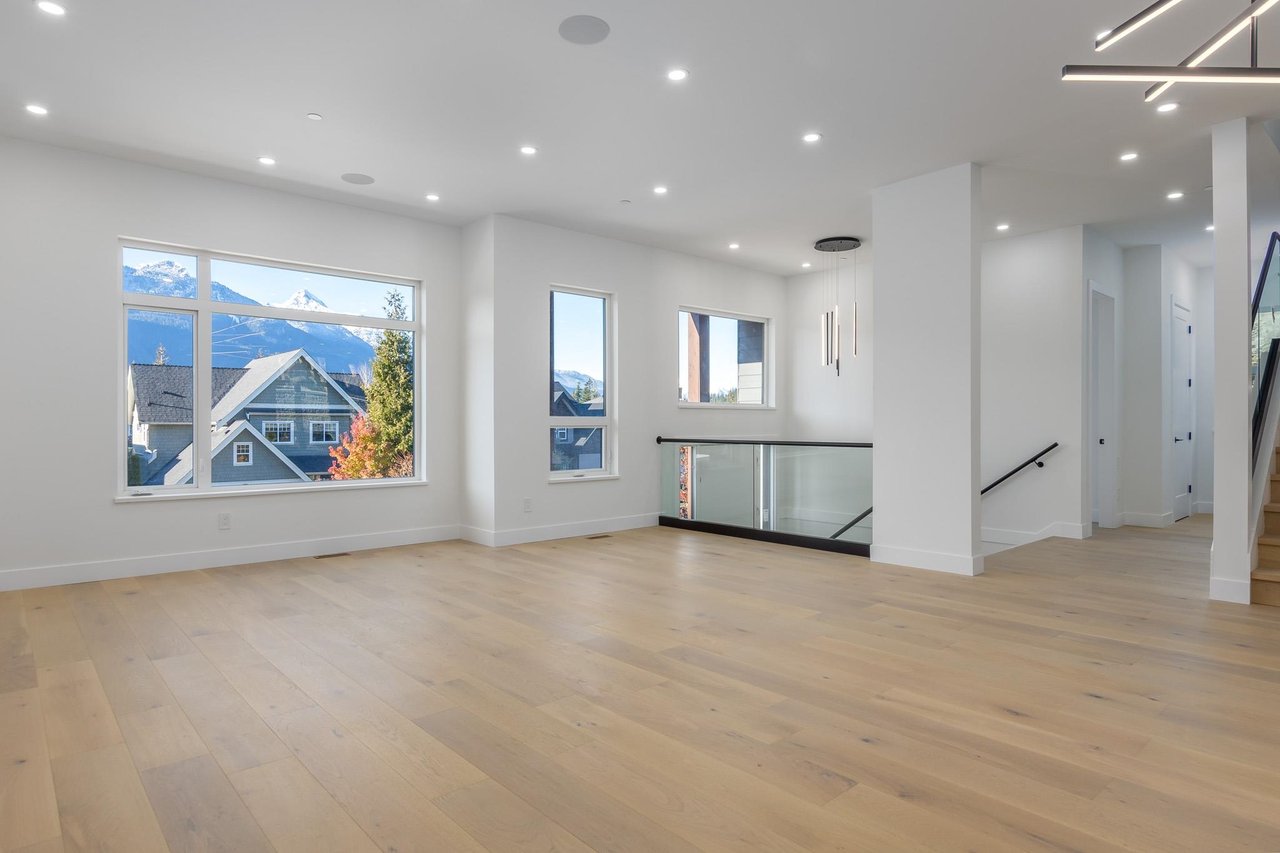 1066 Jay Cres