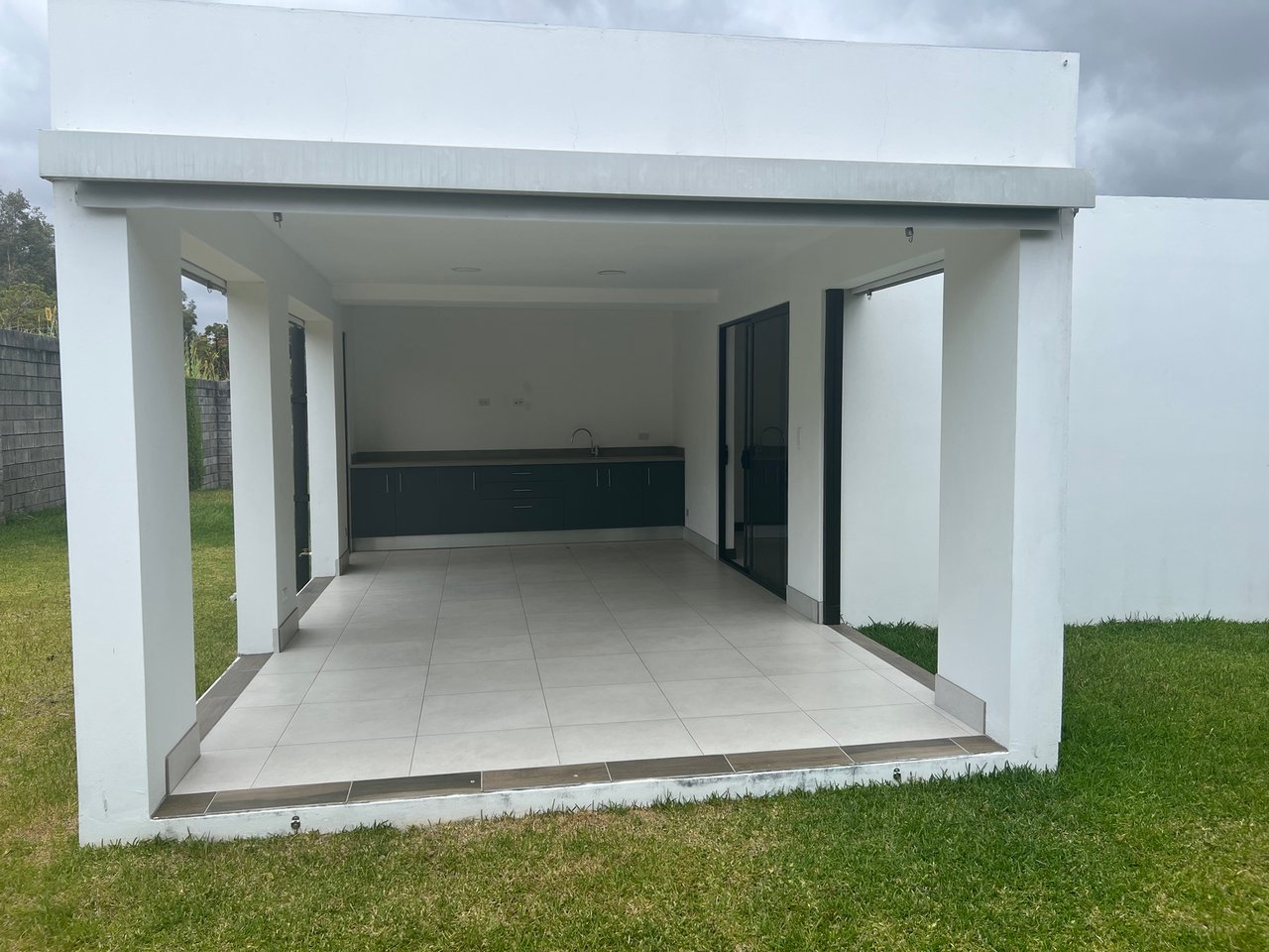 Minimalist Inner Patio Home, Curridabat, San Jose