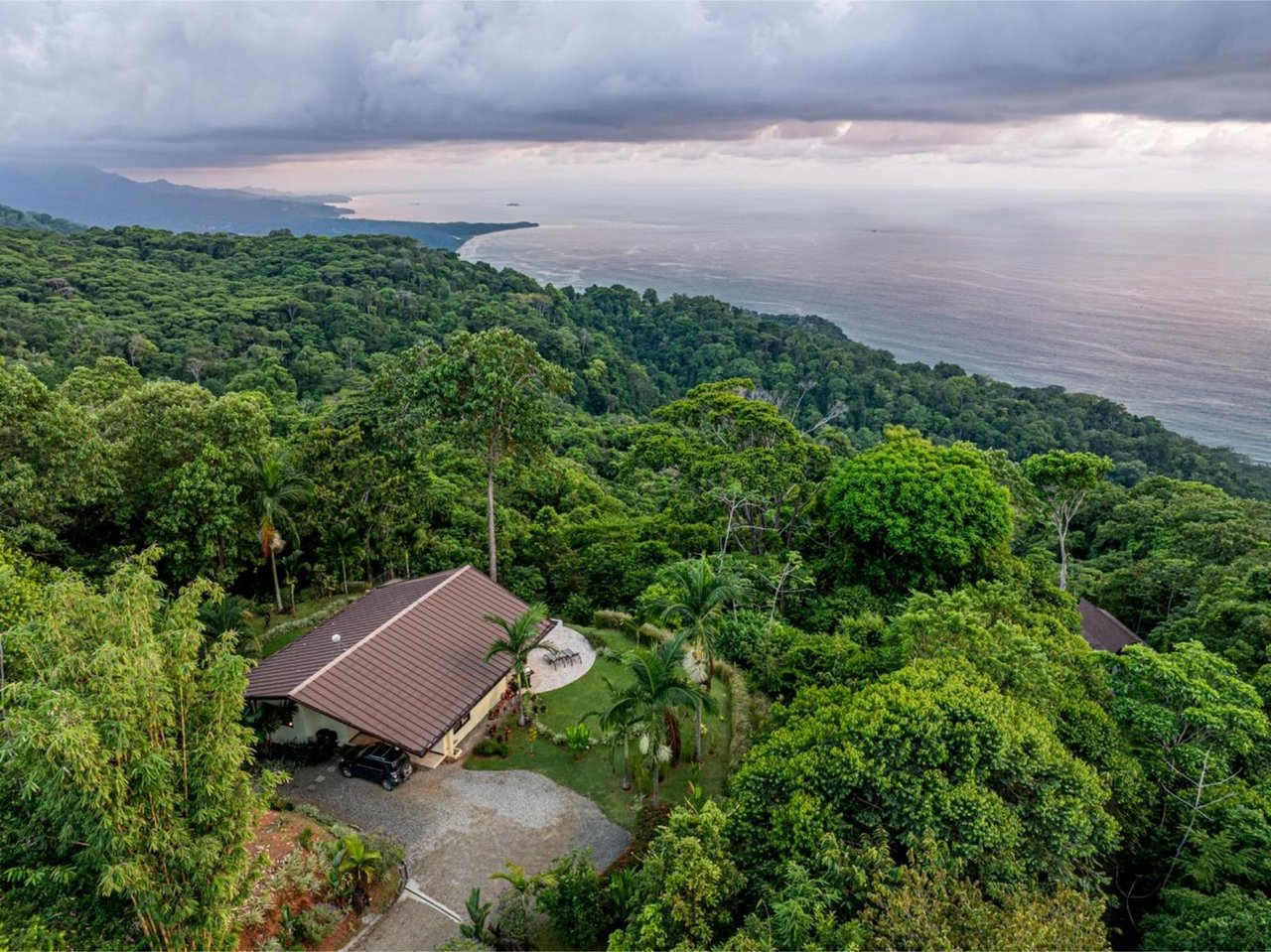 Whale Tail View Home, Dominical, Puntarenas
