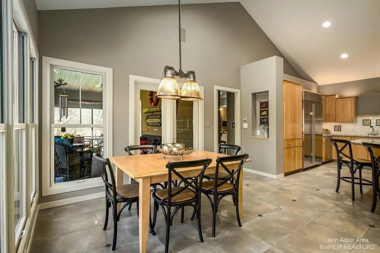 2566 Thornapple Drive, Ann Arbor, MI 48103