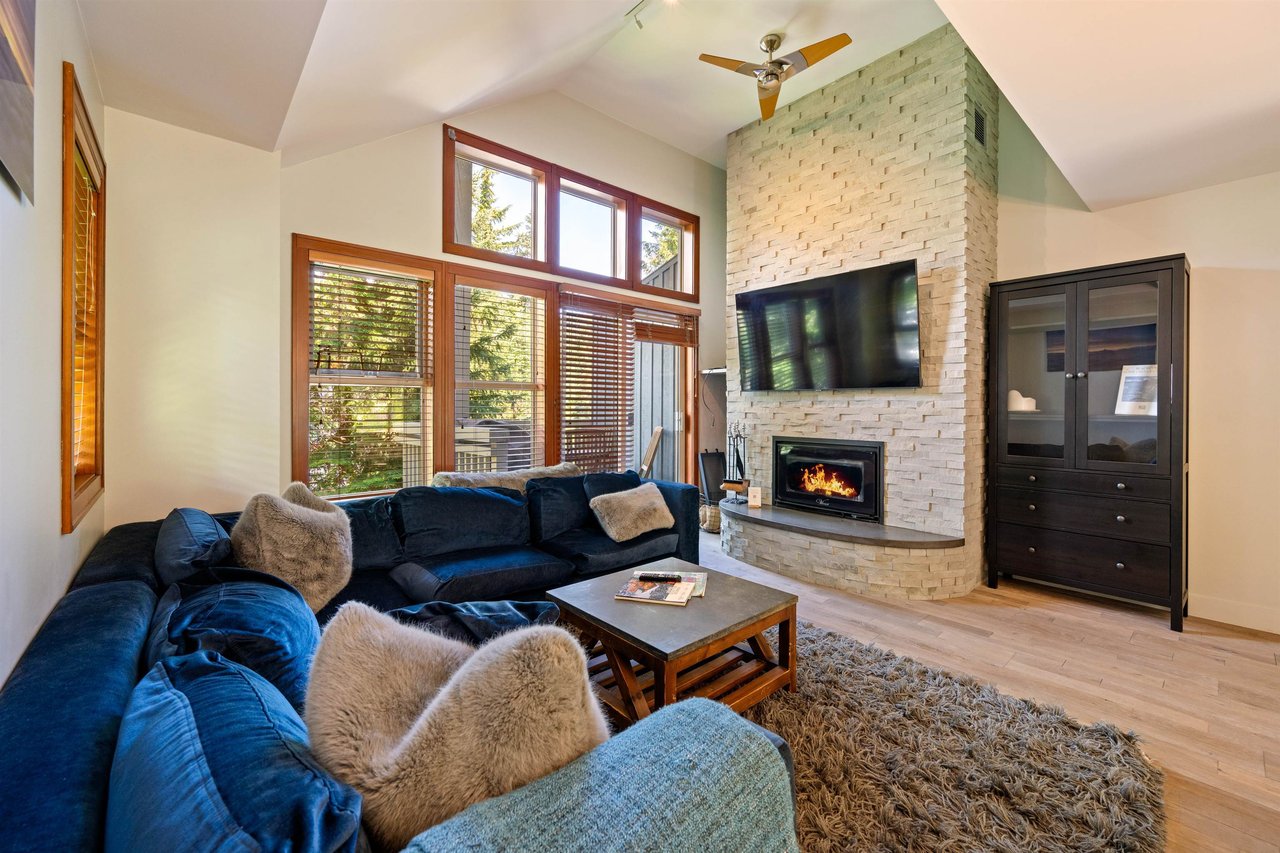 4-4661 Blackcomb Wy