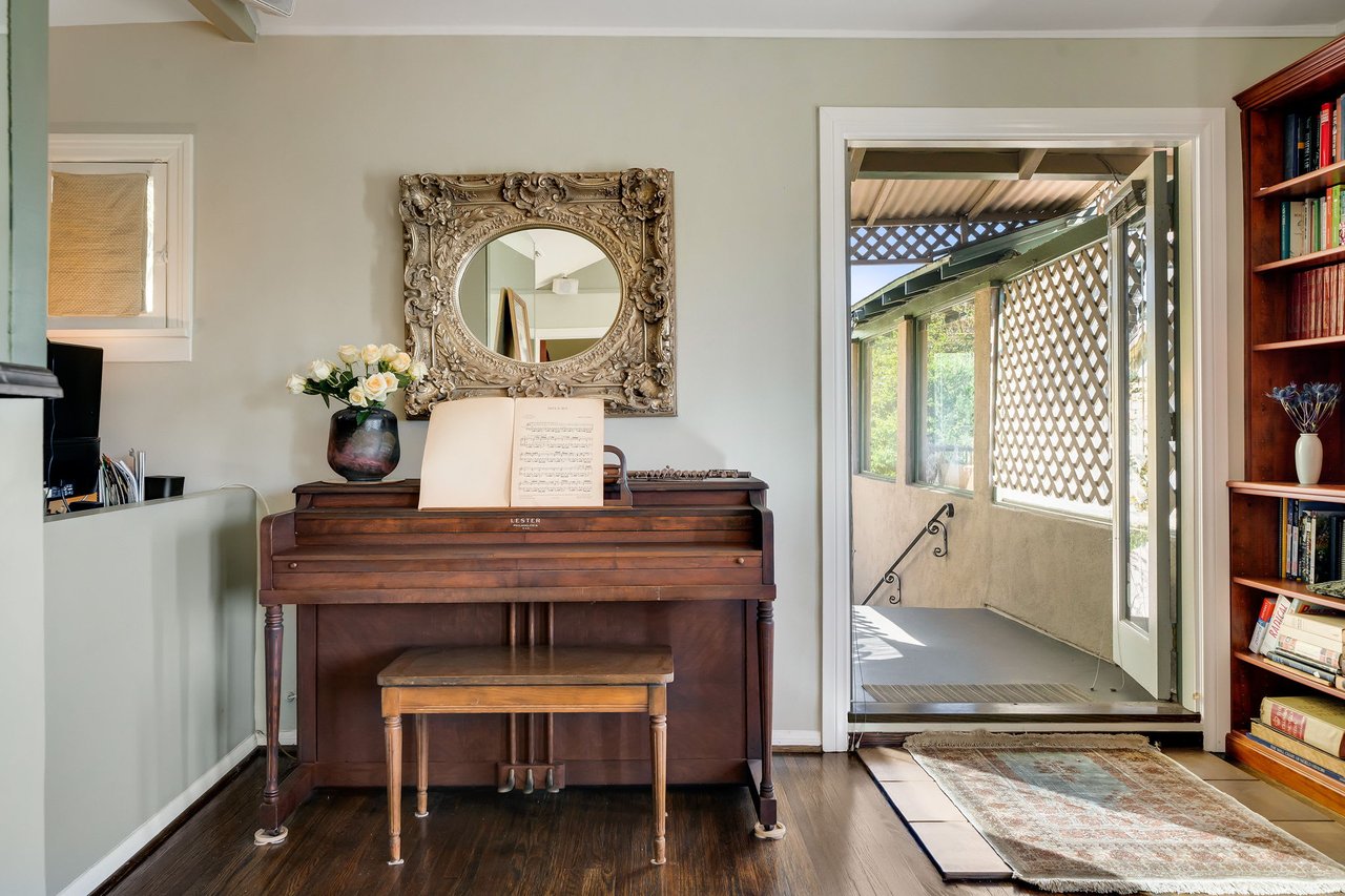Hollywood Hills Pied de Terre - Another Off Market Sale