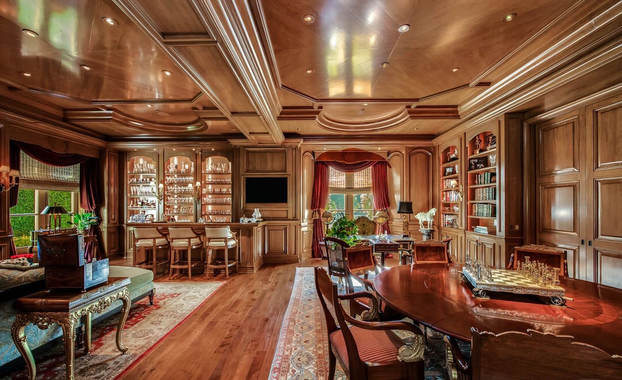 How to Decorate a Historic Home