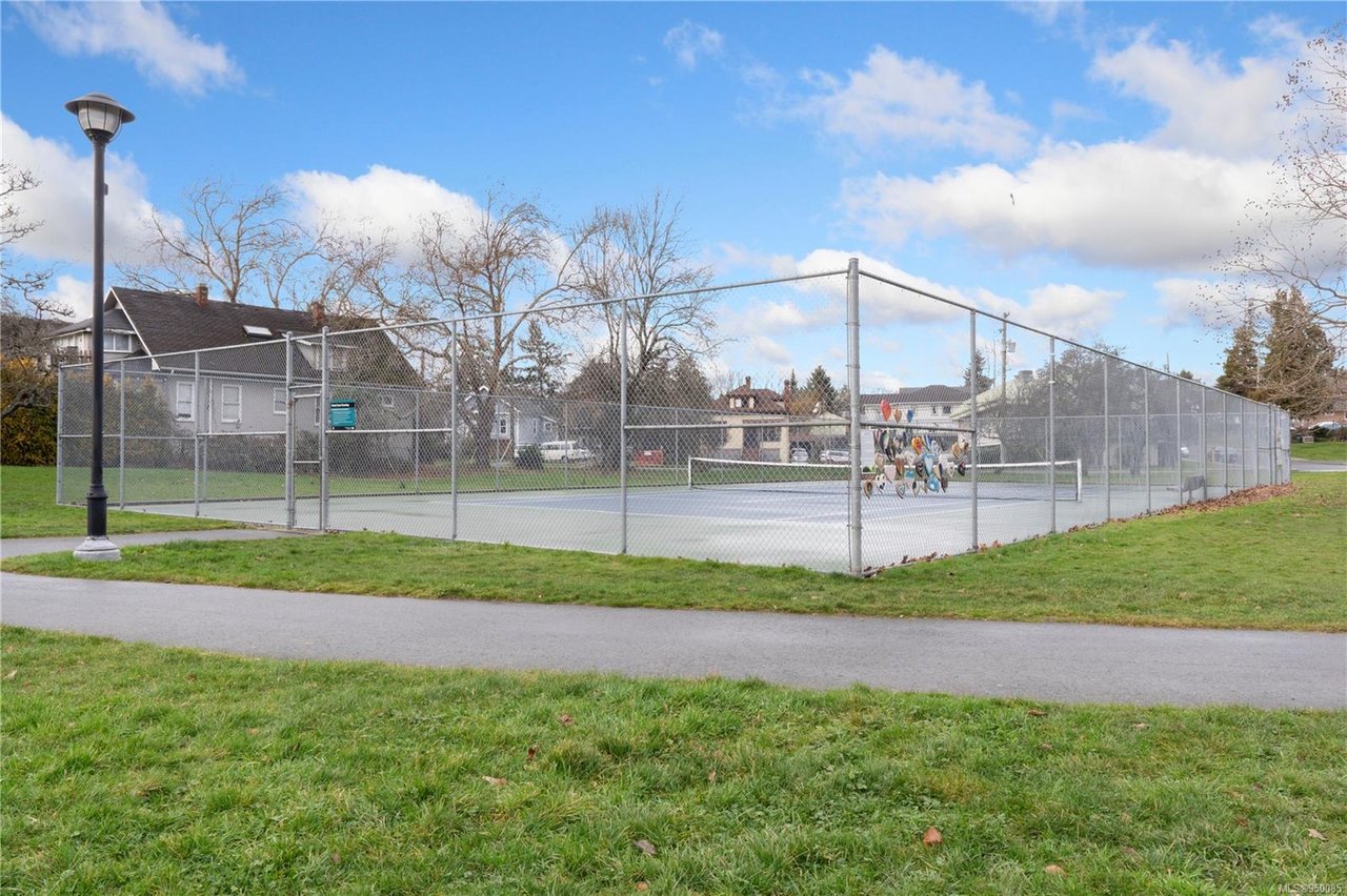 311-1025 Inverness Rd, Saanich