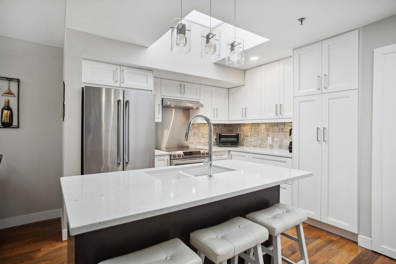 401-3720 W 8th Avenue, Vancouver