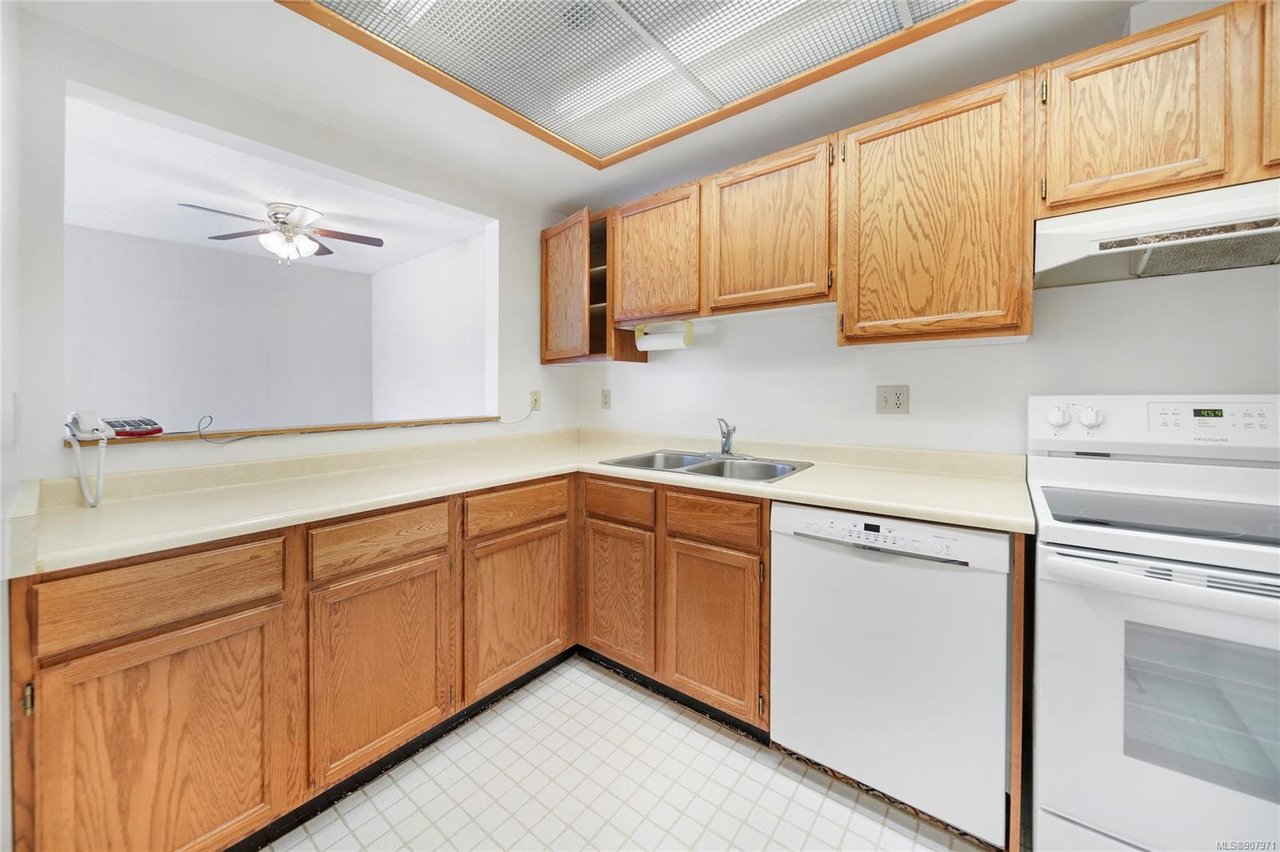 205-1252 Pandora Ave