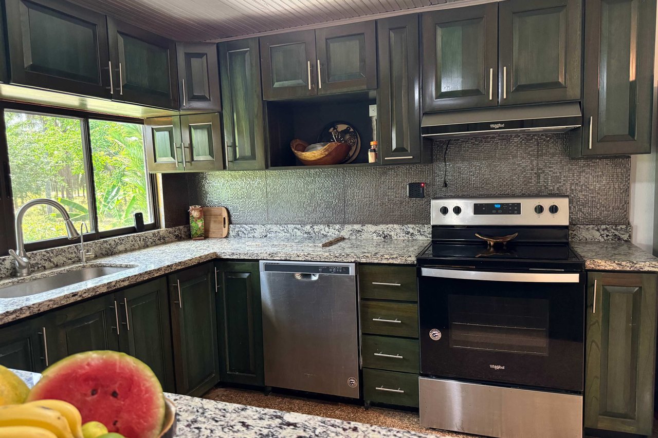 Three home stunning estate close to Quepos