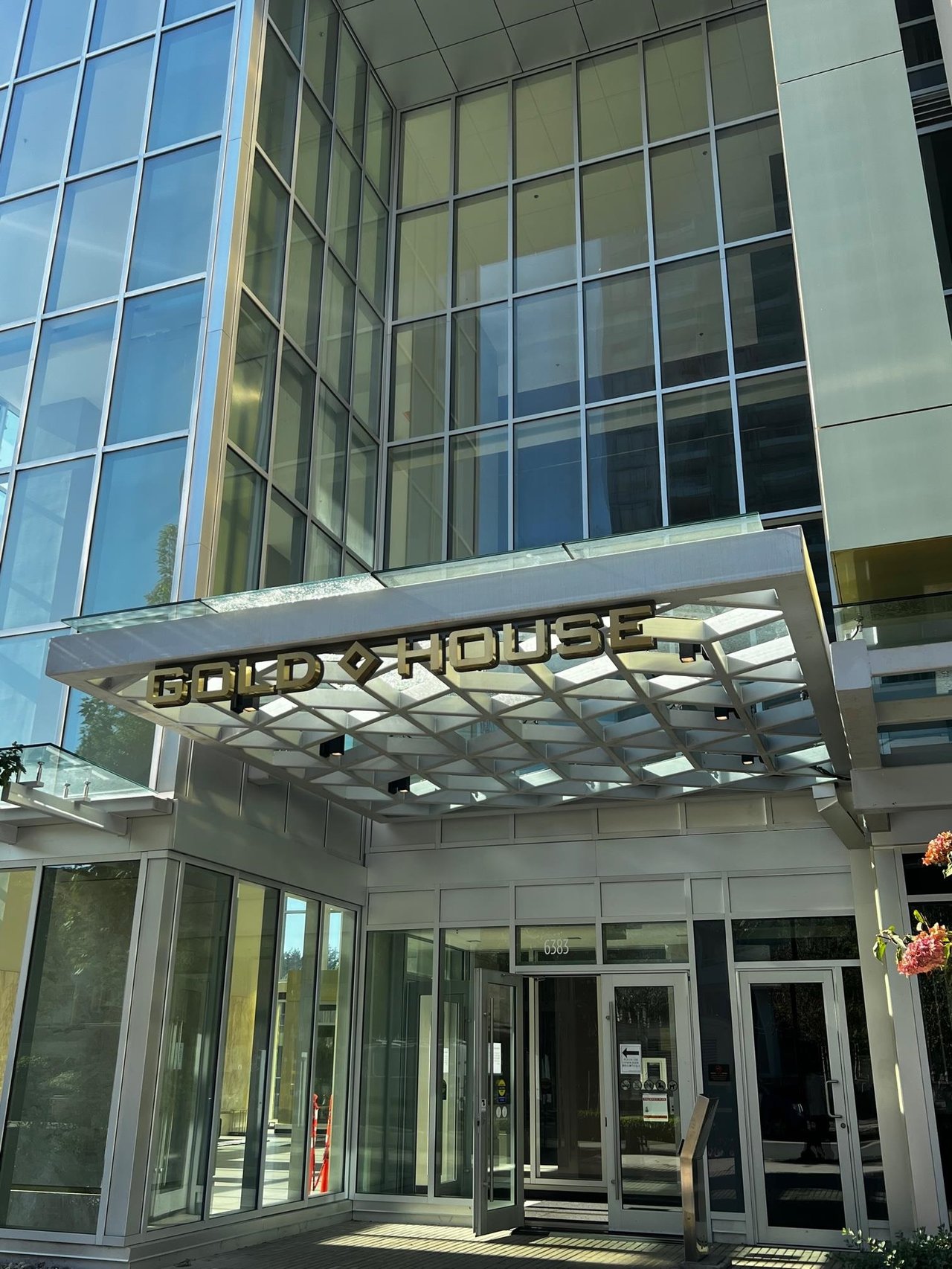 1108-6383 Mckay Ave