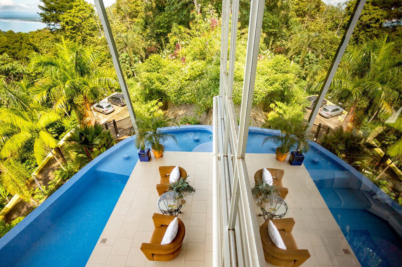 Solar Powered Hilltop Estate, Manuel Antonio, Puntarenas