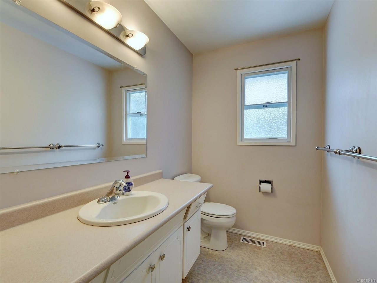 4253 Thornhill Cres