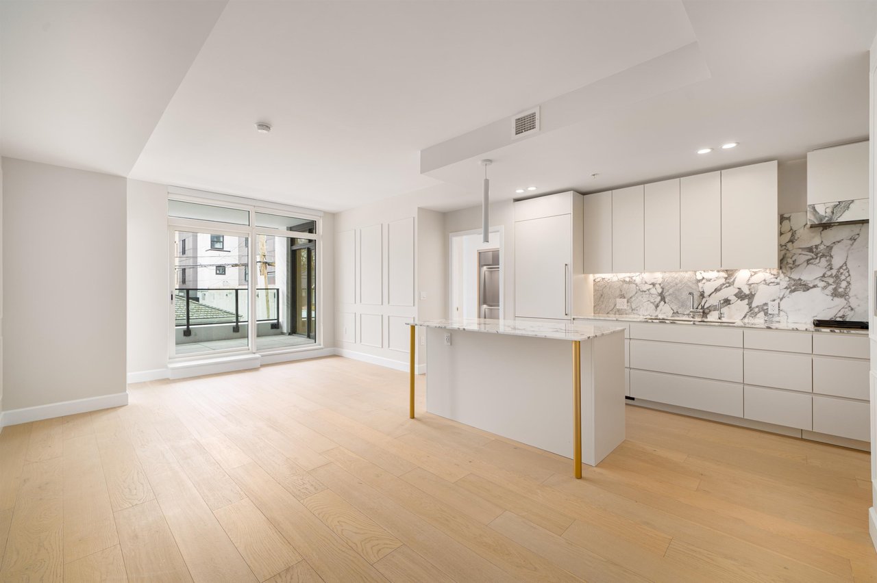 203-3668 W 10th Ave