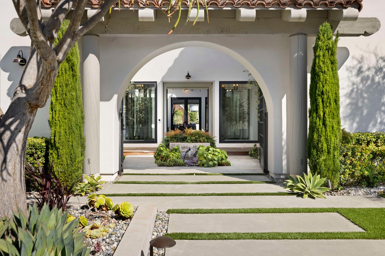 Gated Estate In The Oaks Farms