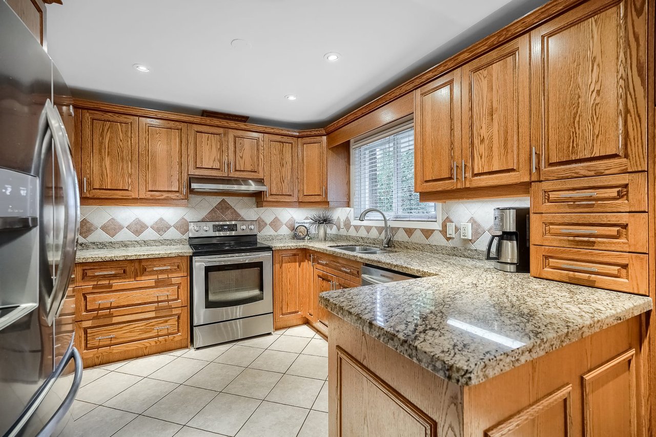 268 Mineola Rd E