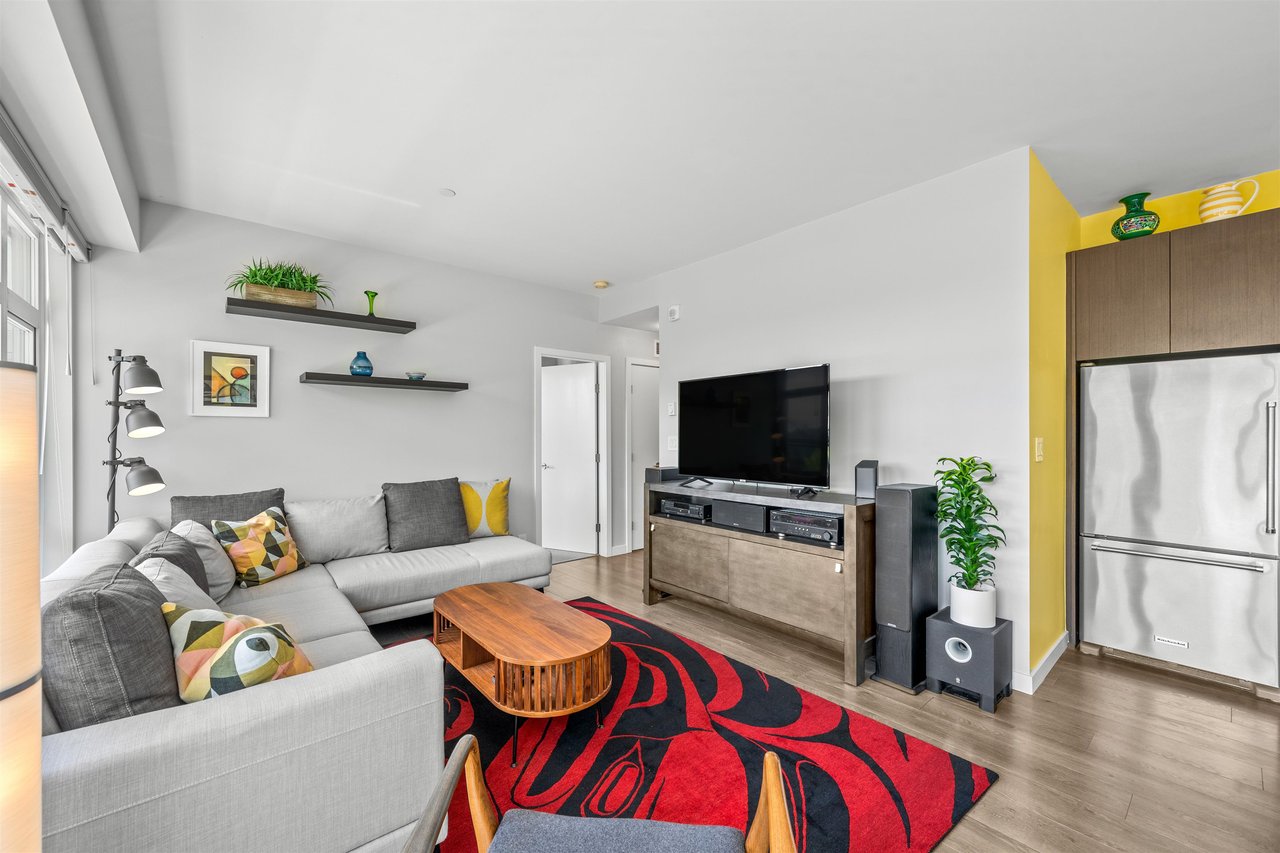 311-28 E Royal Ave