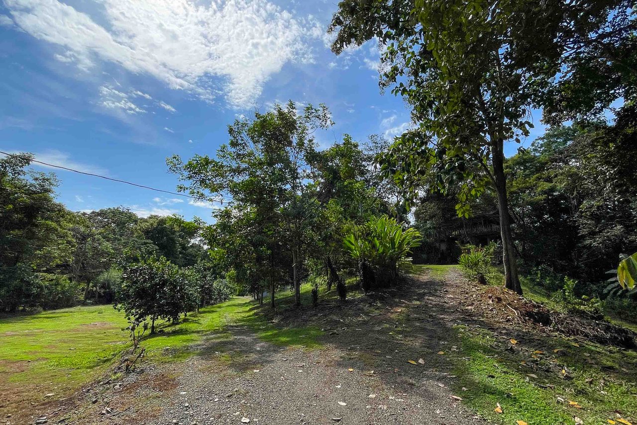 Tropical Paradise Farm in the Heart of Quepos