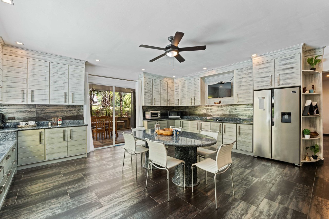 Casa de Palmas | Beautiful gated community just 5 min. to the beach!