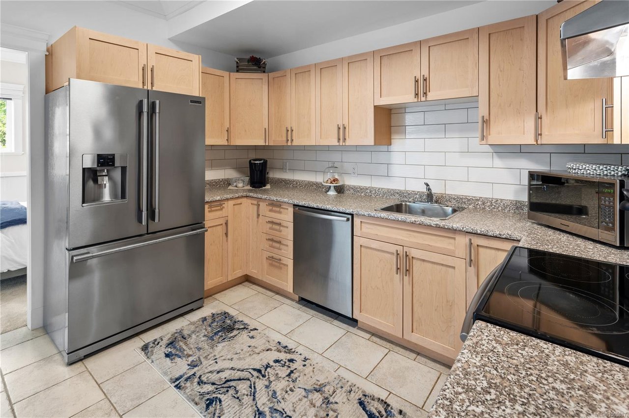 630 Granrose Terr, Colwood