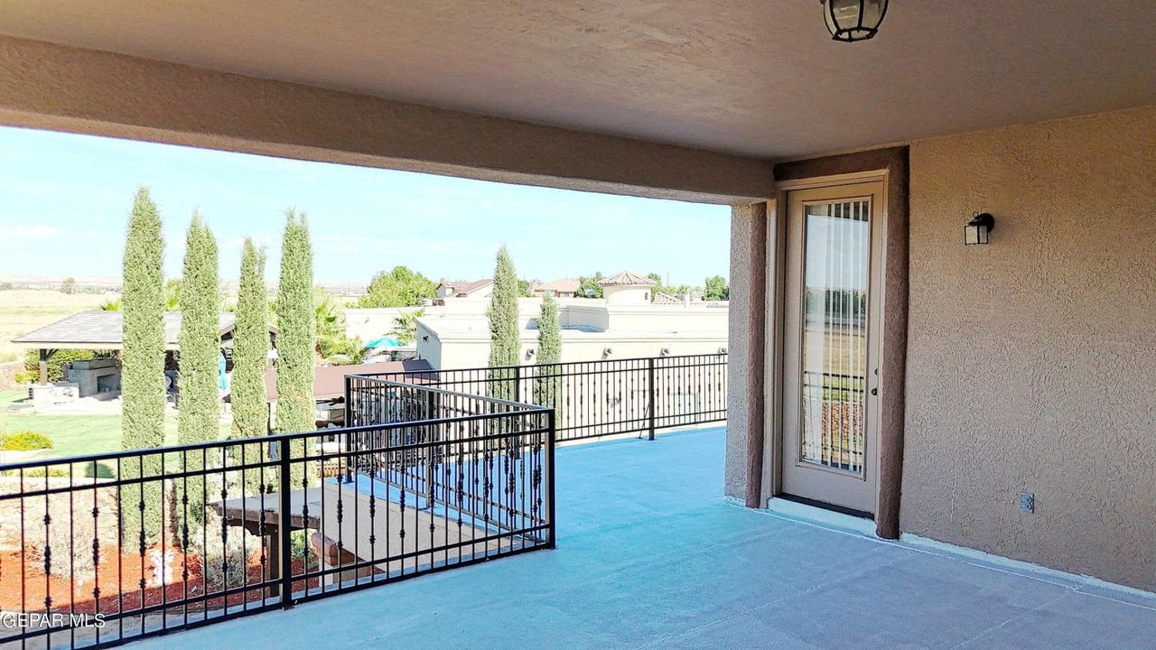 6065 Via De Los Arboles