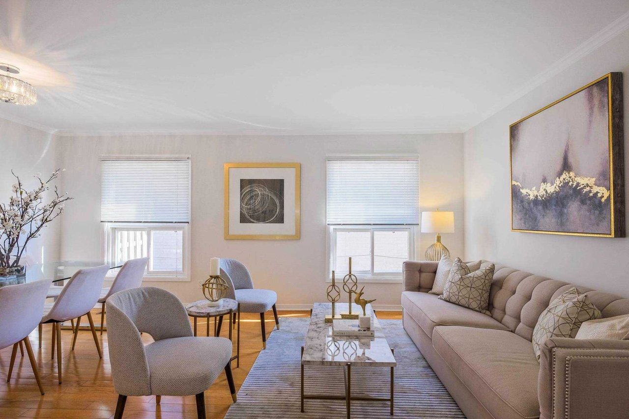 DETACHED CORNER LOT