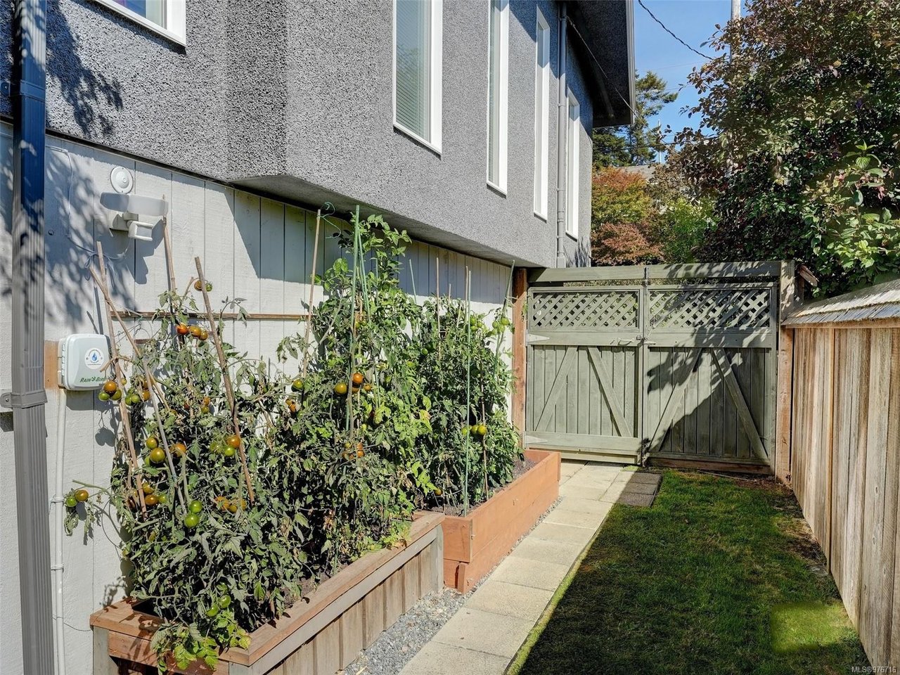 2105 Lorne Terr