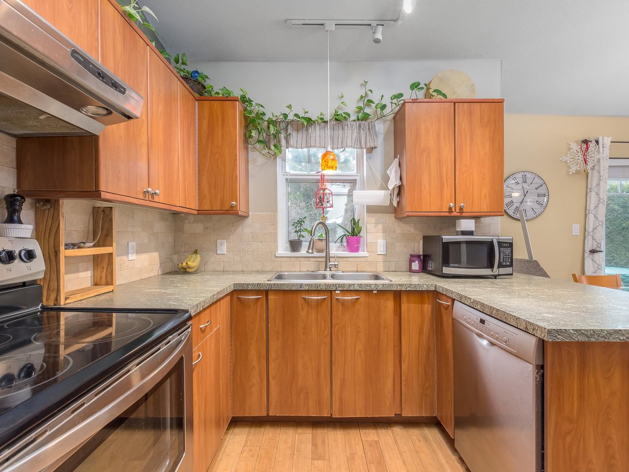 69-1821 Willow Cres