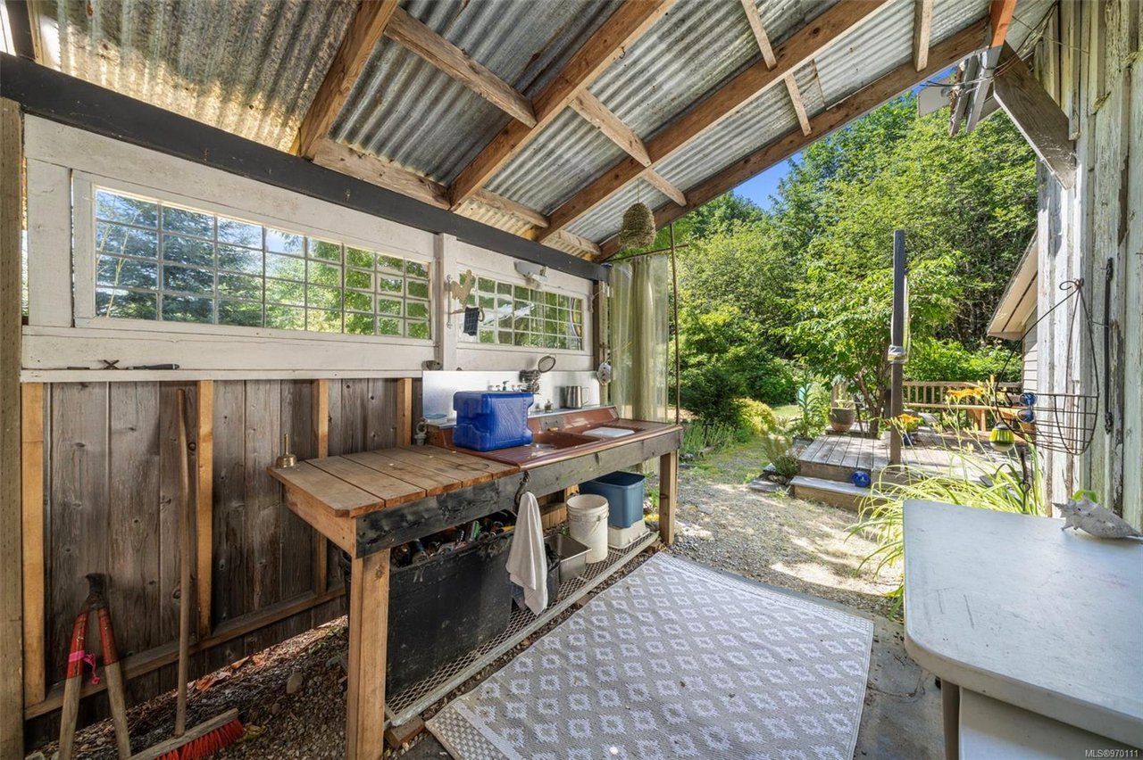 10226 South Shore Rd, Honeymoon Bay