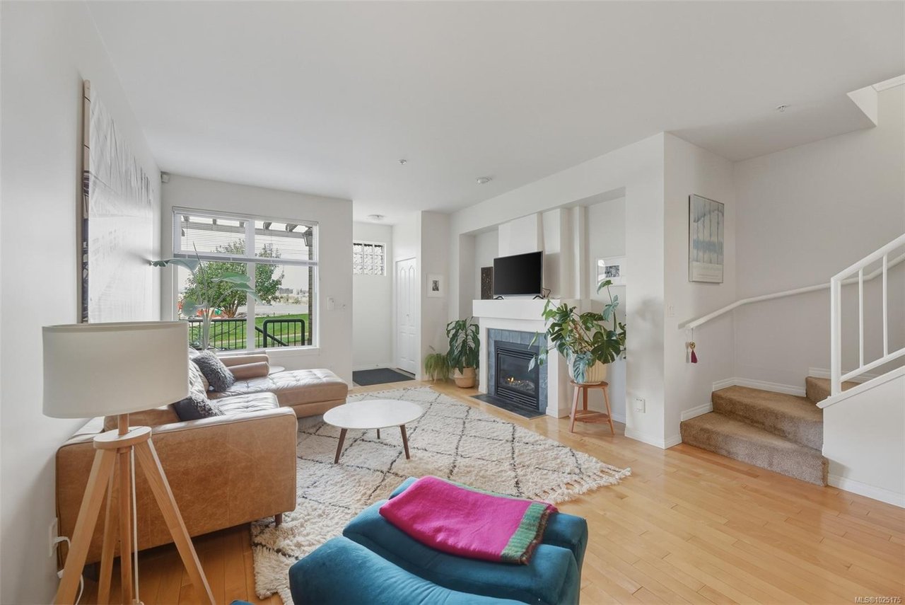 13-60 Dallas Rd, Victoria