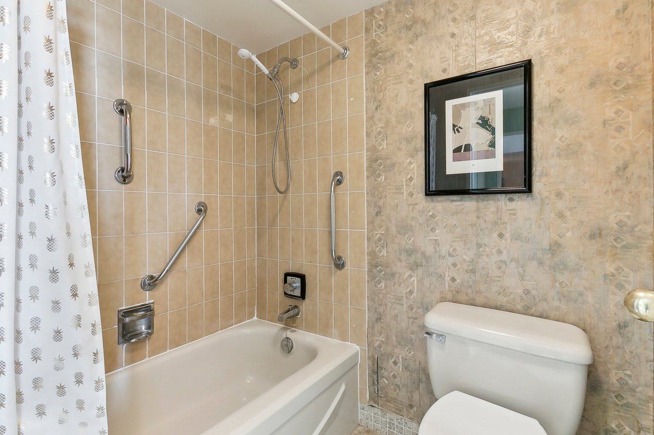 65 Skymark Drive #1407