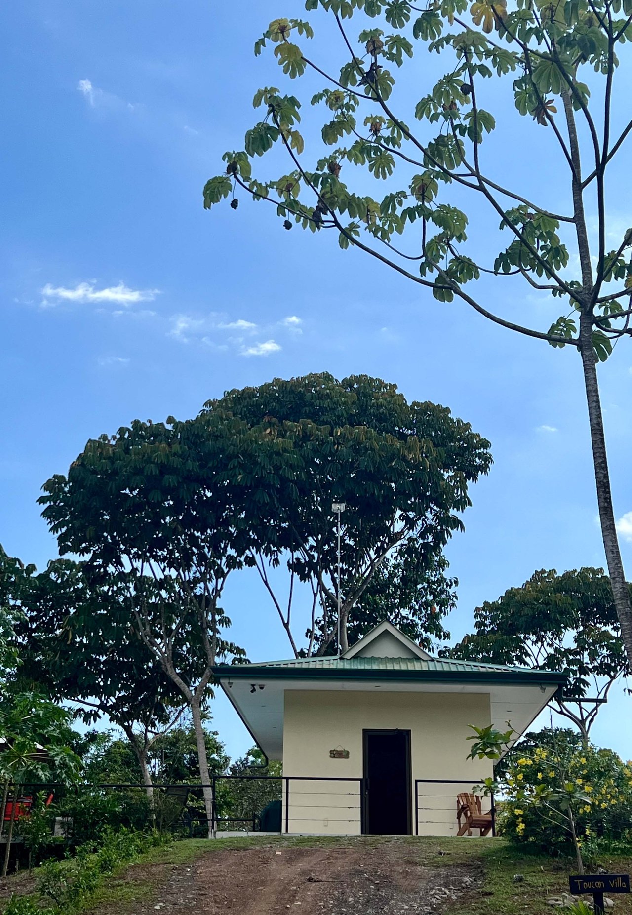  Affordable & Charming 1 bedroom Villa with Pool in gated community, immersed in the rainforest close to Quepos  