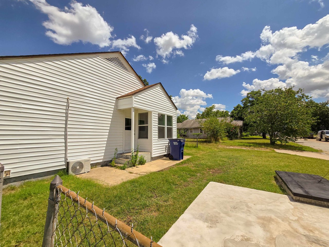 635 W Franklin St
