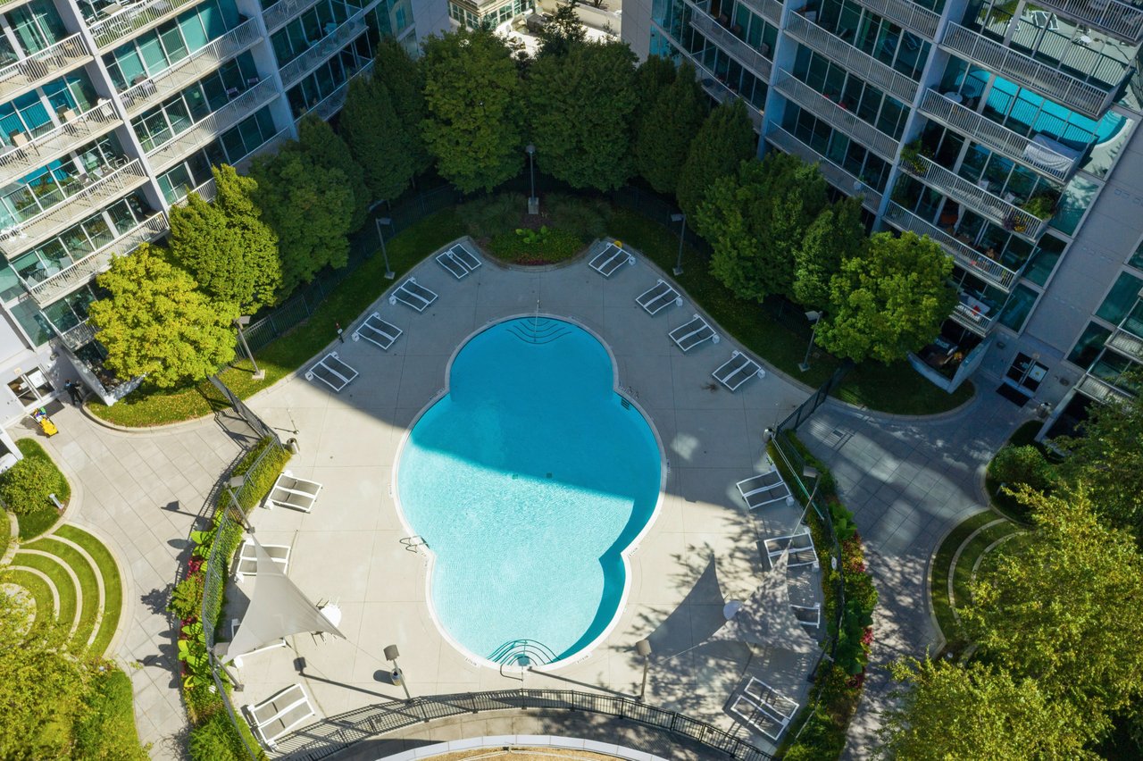 950 W Peachtree Street NW Unit: 701
