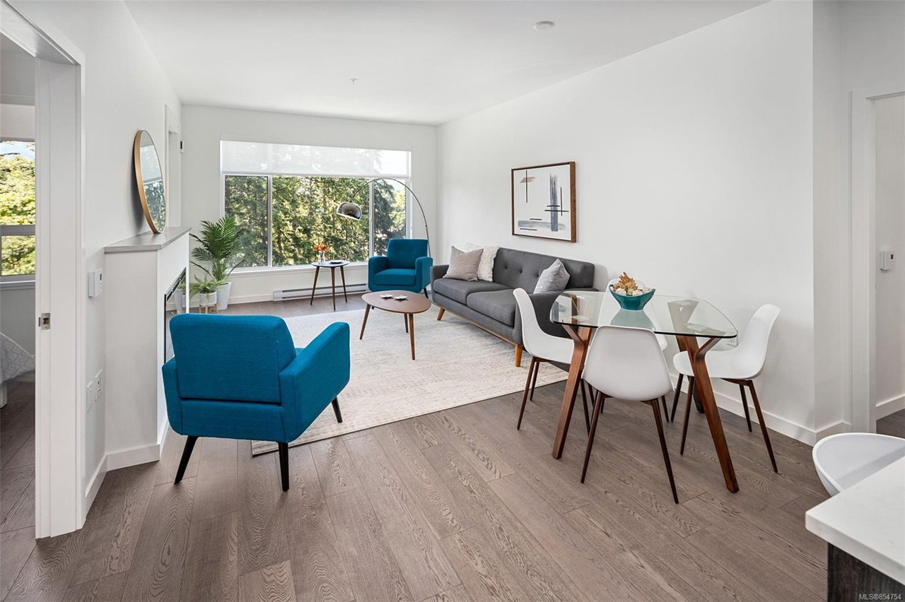 403-7162 W Saanich Rd