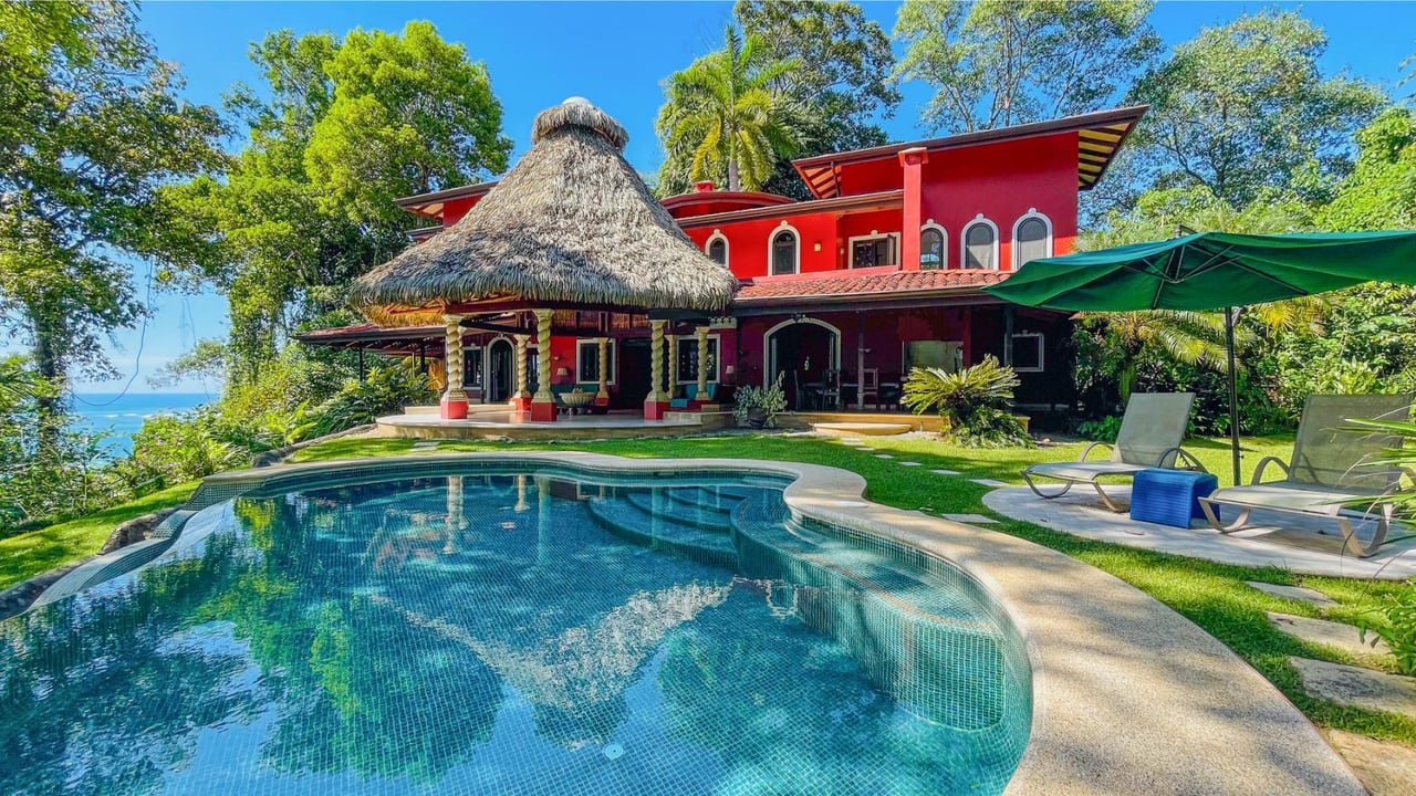Colonial Oceanfront Estate, Dominical, Puntarenas