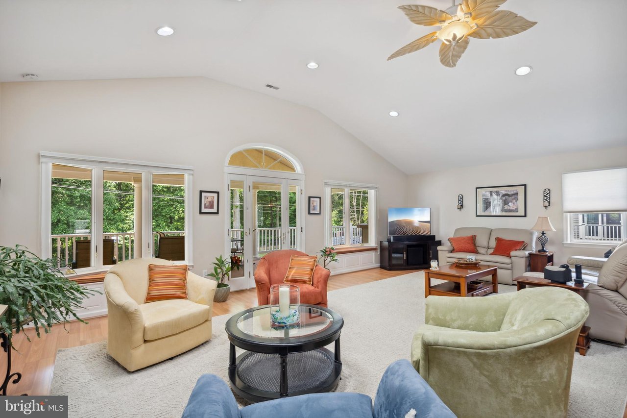 320 Rose Ln