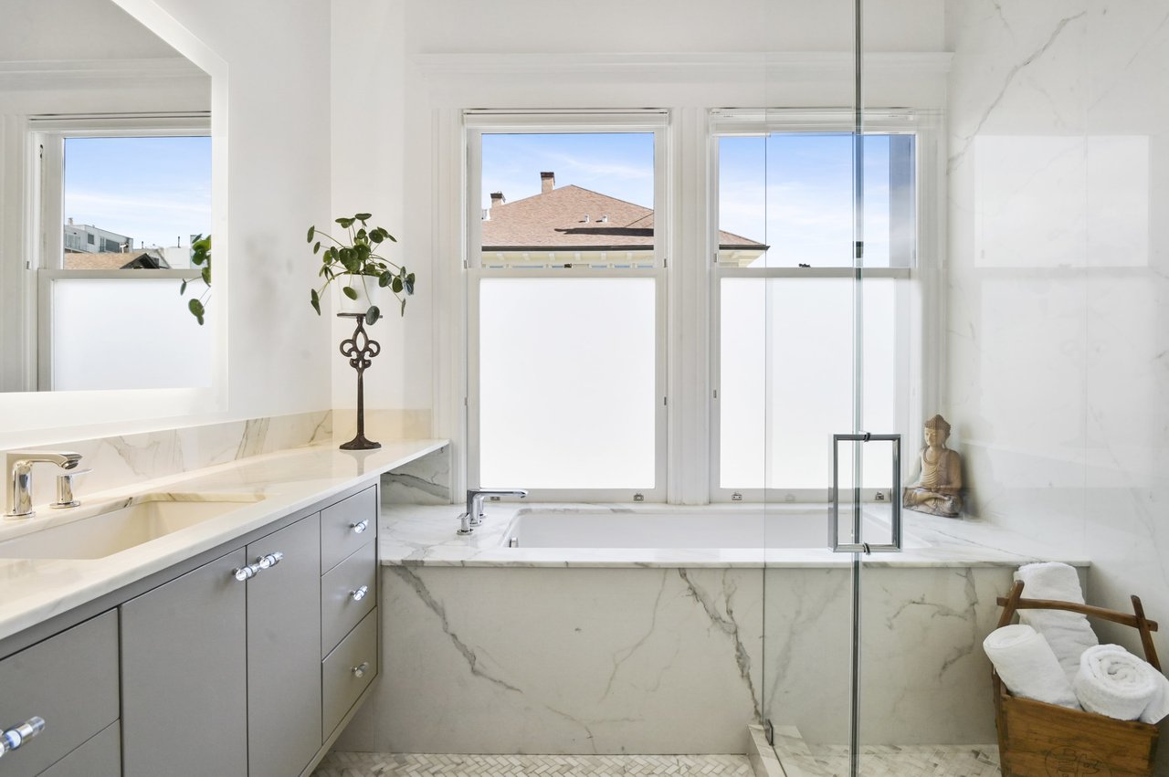 Designer-Renovated 3BD Cow Hollow Condo