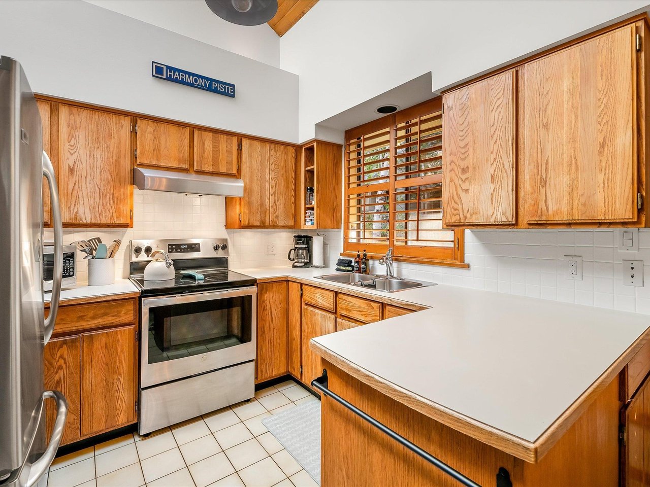 6-2238 Gondola Wy