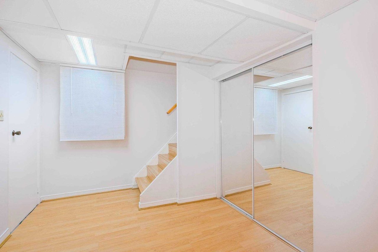 DETACHED CORNER LOT
