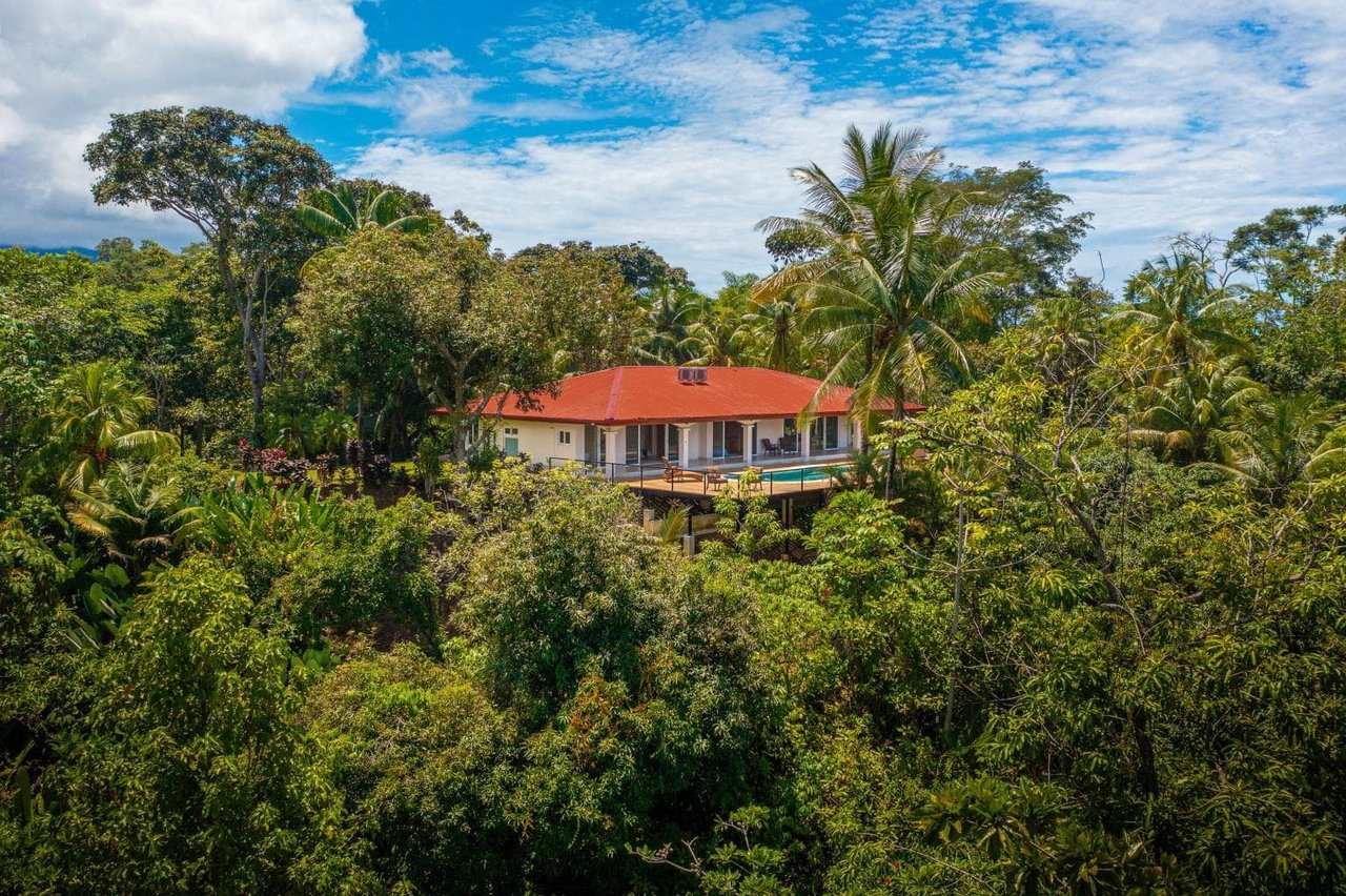 Casa Blanca: Luxury Oceanview 4 Bedroom Uvita Home