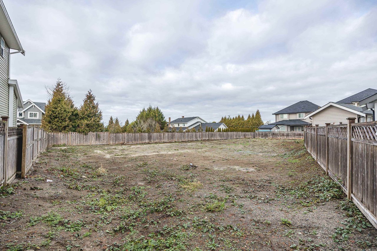 18310 68 Ave