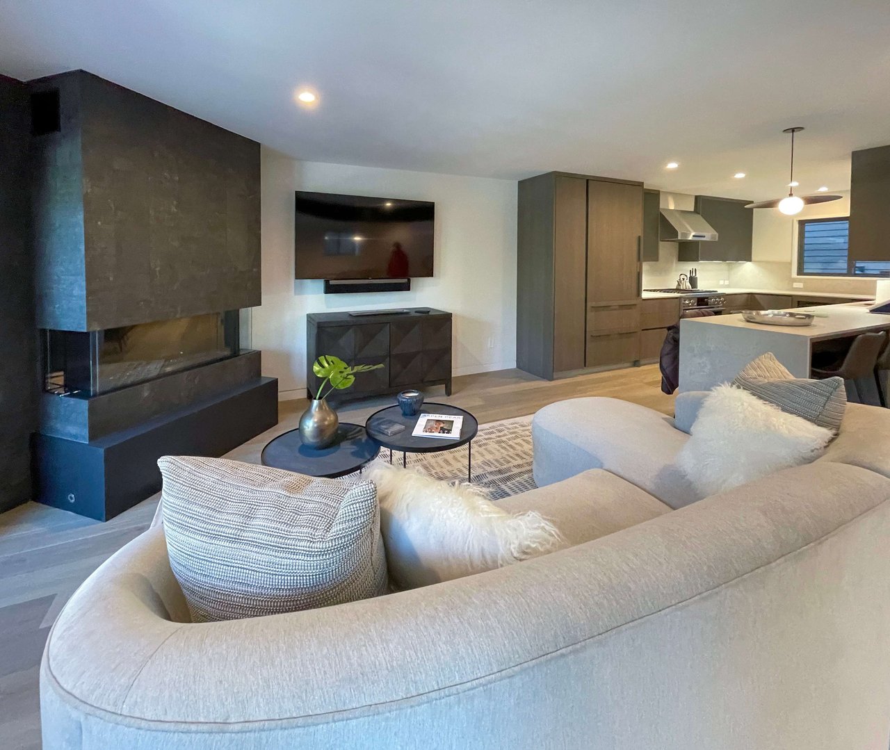 Luxury Townhome One block to Aspen Mountain