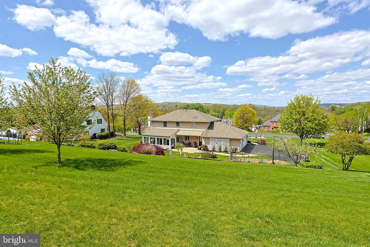 2240 Meadow Brook Dr