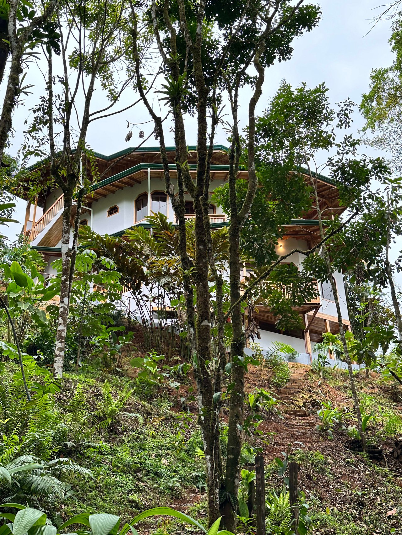 Discover the Charm of an Exotic Home in Las Tumbas, Costa Rica