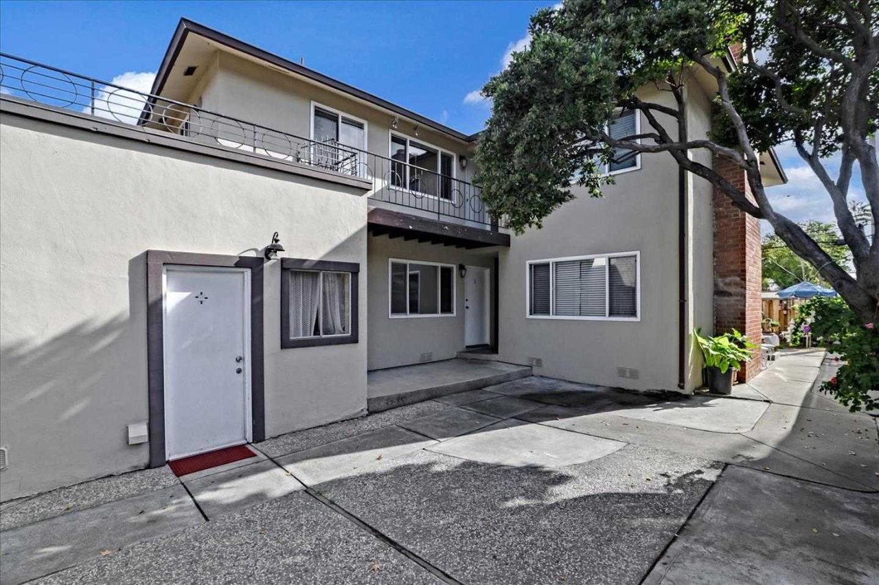 3194 Moorpark AVE