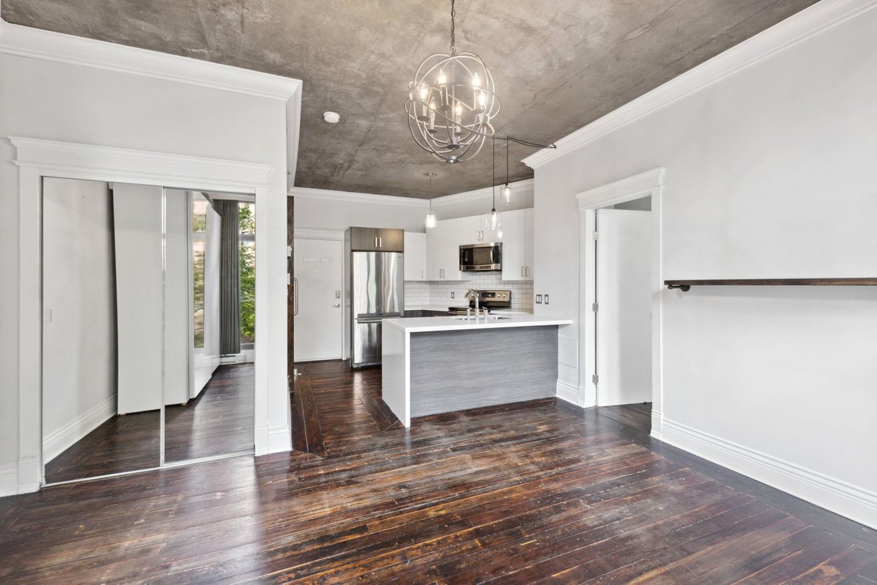 208-22 E Cordova St