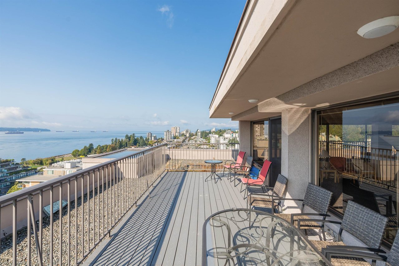302-555 13th Street, West Vancouver
