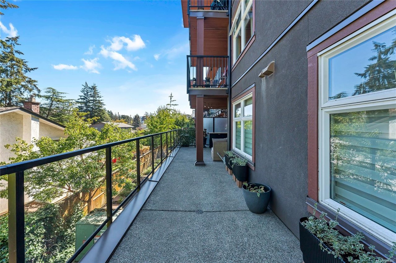 204-2717 Peatt Rd