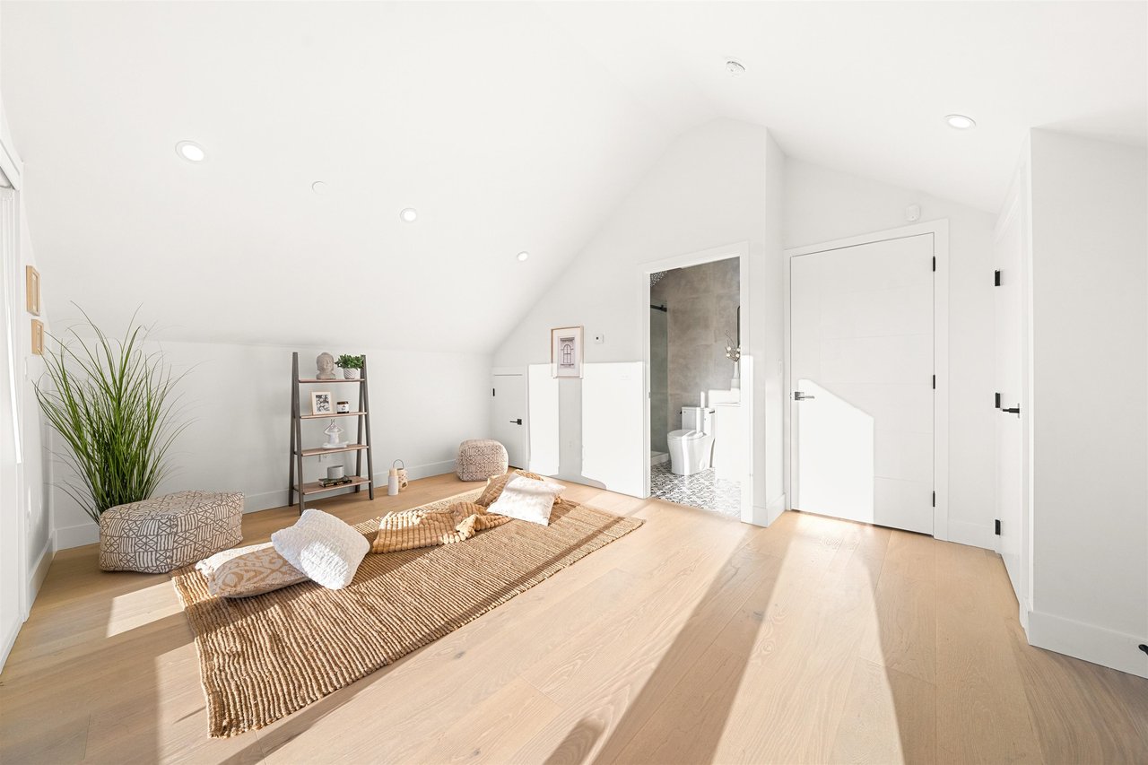 1-3559 Haida Dr