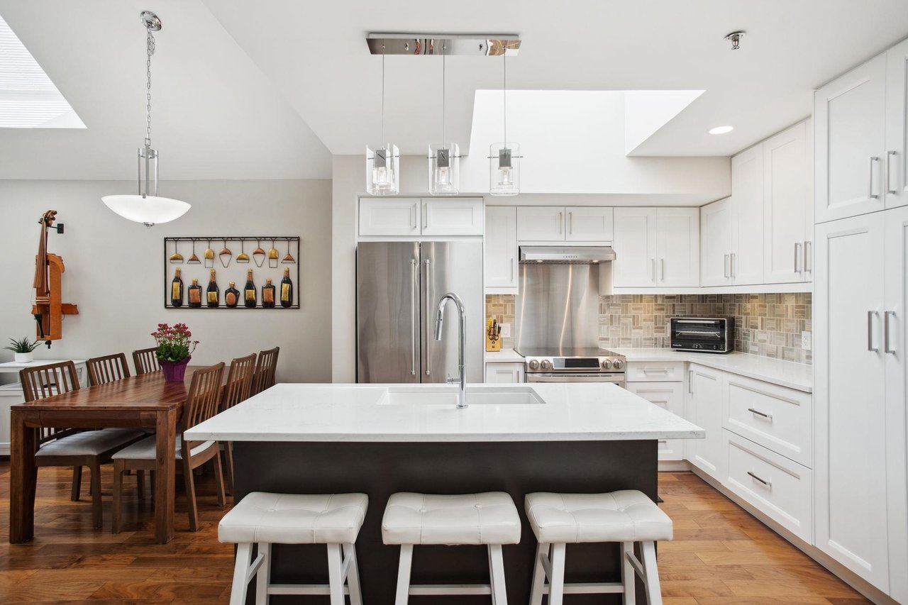 401-3720 W 8th Avenue, Vancouver