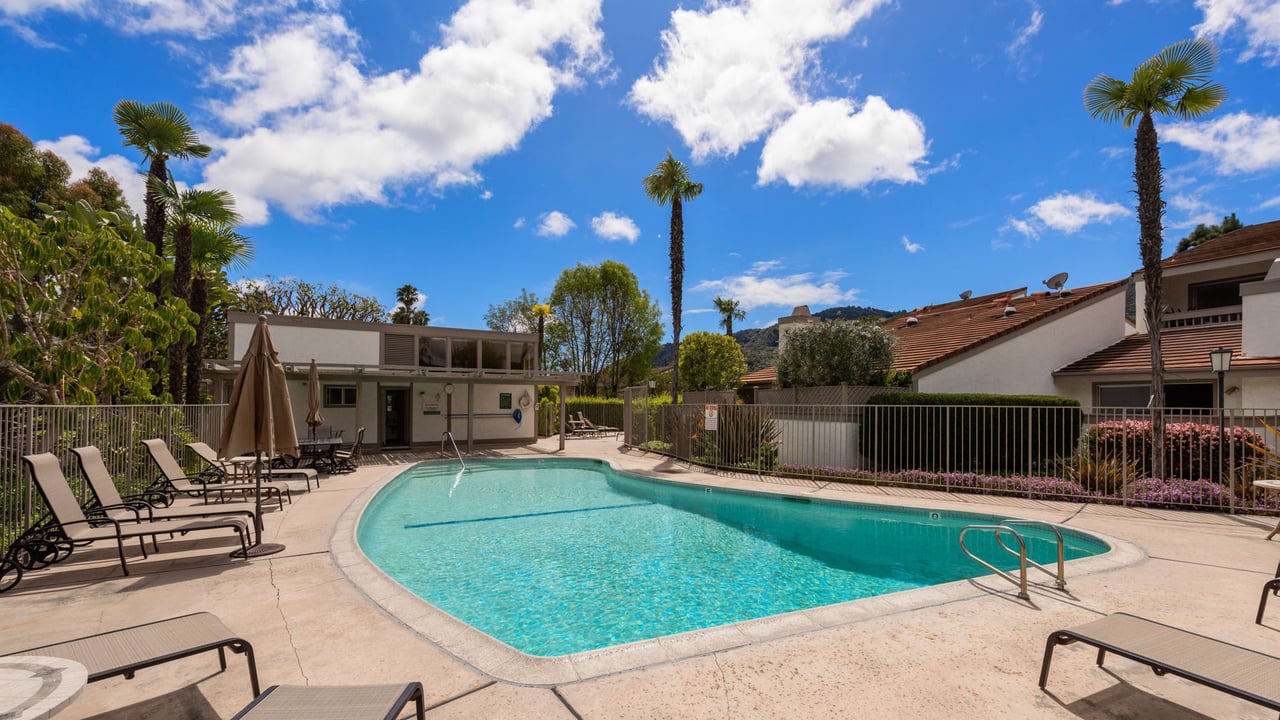 17098 Palisades Cir